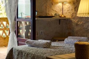 ツーリストアパートメント Alegria Villas