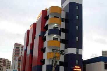 Hotel Piramide Pituba   Rua Pernambuco