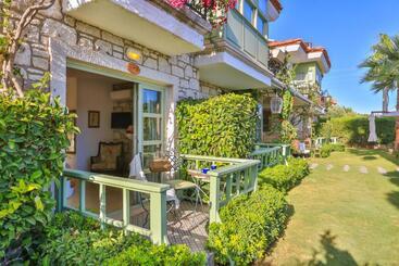 هتل Palas Alaçatı Adult Only