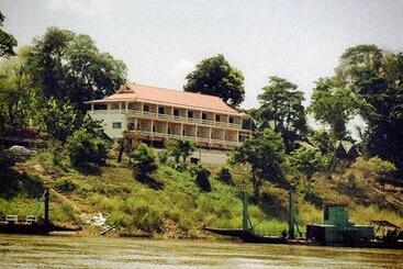 בית מלון כפרי Day Waterfront