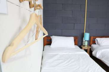 Norn Nung Len Cafe & Hostel