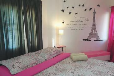 تختخواب و صبحانه Banmeesukko Phitsanulok