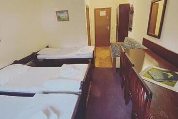 تختخواب و صبحانه Vila Regina