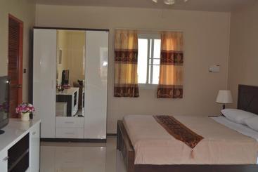 فندق Moon River Resort