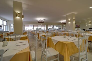 בית מלון כפרי Calamos Beach Family Club