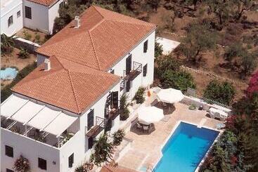 فندق Spetses Retreat Accommodation