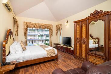 Hotelli Stone Wood Riverfront Resort, Siolim