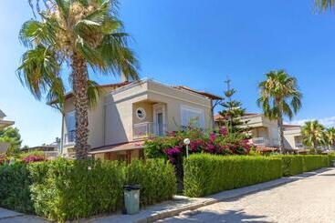 Paradise Town Villa Hadrian