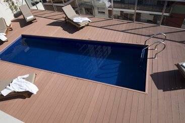 هتل Arc Arenales Studios & Suites