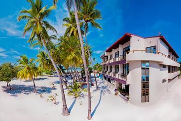 Hotel Kaani Beach