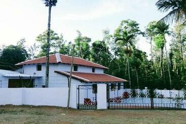 Alberg Lostel Malgudi Home
