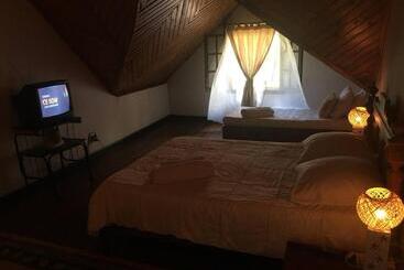 تختخواب و صبحانه Le Fumoir De L  Artisan Guest House