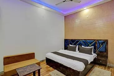 Hotel Collection O Saket Villa