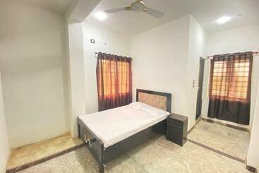 Hôtel Oyo Raj Mahal