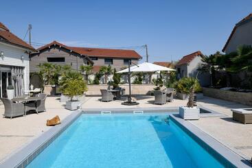 Bed and Breakfast Appartement Avec Piscine De La Croix