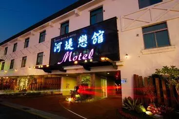 The Riverside Hotel & Motel