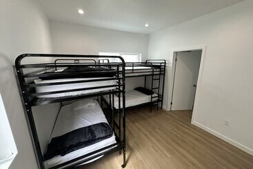 הוסטל Roamhub Residences