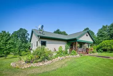 コテージ Cozy Wisconsin Retreat W/ Deck, Grill & Fire Pit!