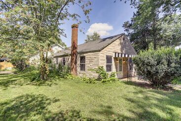 Quaint Grams Lake Cottage Duplex: Pets Welcome!