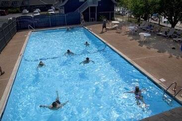 酒店 Knapps Narrows Marina & Inn