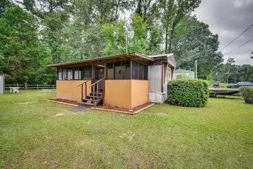 コテージ Eufaula Retreat: Community Pool & Screened Porch!