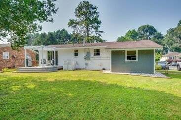 کلبه Modern Belmont Home ~ 2 Mi To Historic Downtown!