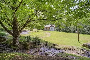 On Site Stream: Serene Cottage In Bakersville!