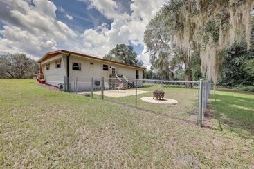 Hus på landet Quiet Crescent City Home W/ Fire Pit, Boat Parking