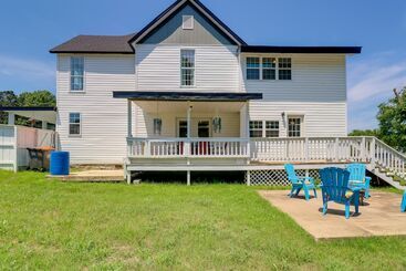 Dom wiejski Spacious Grove Home Rental: Yard Games, Fire Pit!