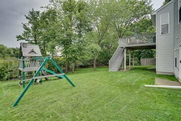 Casa Rurale Spacious Maple Grove Retreat W/ Playground!