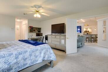 Dom wiejski Spring Hill Home   Pool, Grill & Golf Course Views