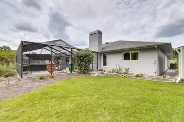 Mökkimajoitus Spring Hill Home   Pool, Grill & Golf Course Views