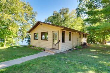 Vakantiehuisje Up North Remer Lake House W/ Dock & Grill!