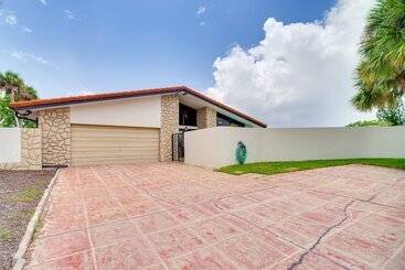 Hus på landet Cocoa Beach House On Banana River: Walk To Ocean!