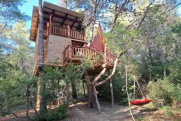 Treehouses Ljubač Glamping Robinson