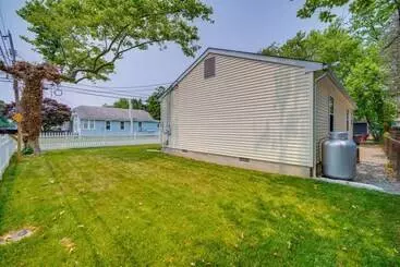 Mökkimajoitus Pet Friendly Villas Vacation Rental: Walk To Bay