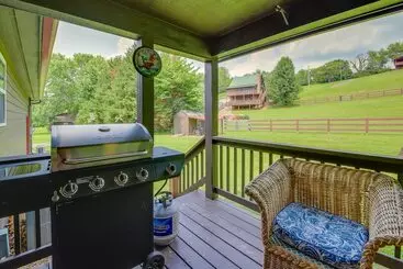 Mökkimajoitus Sevierville Cabin W/ Private Hot Tub & Fire Pit
