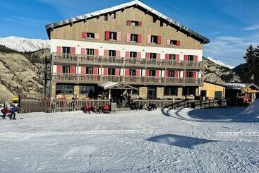 Hostal Chalet Sainte Anne