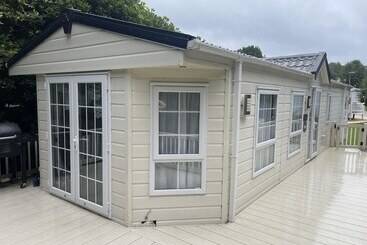 Charming 3 Bed Carven In Hastings