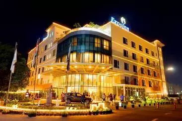 Hotel Expoinn Suites And Convention