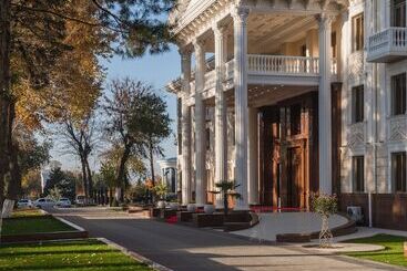 Hotel Zarafshon Parkside