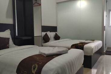 בית מלון כפרי Azzahra Syariah