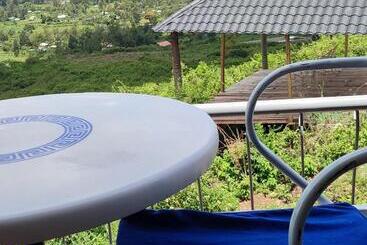 هتل آپارتمان Hillbilly Bush Lodge