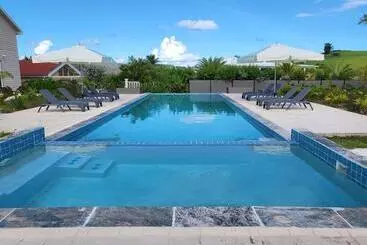 استراحتگاه Crawlbay Suites