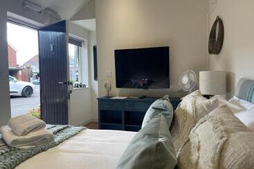 فندق على الطريق The Courtyard Rooms