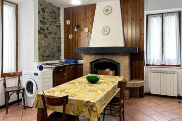 펜션 Barzio Village Hideaway