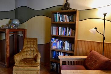 Otel Eugene Lodge And International Hostel