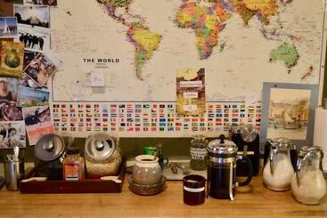 Hotel Eugene Lodge And International Hostel