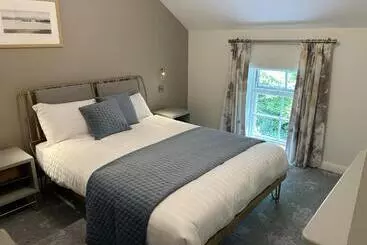 Hotel Castle Irvine Estate