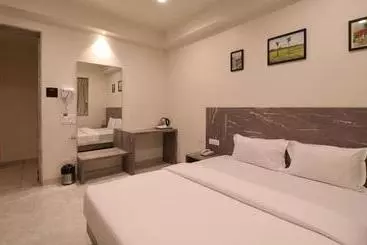 Hotel Jay Palace Inn